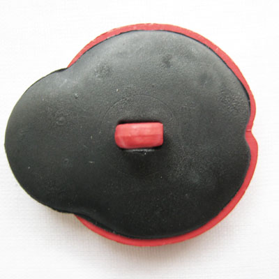 Kind Kunststoffknopf rot schwarz wickedandwild